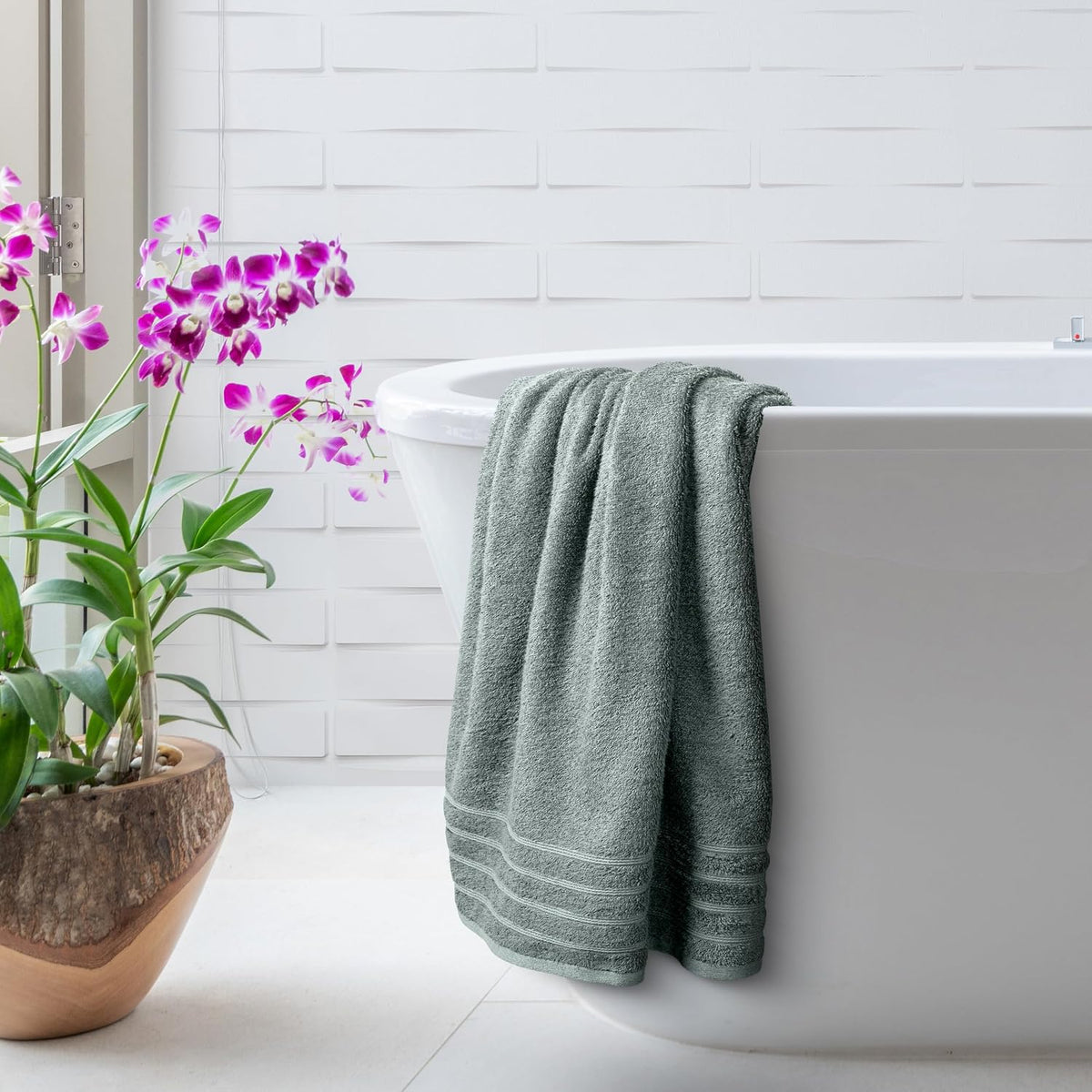 Avalon Towels Bath Towels Set of 4, Size 30 x 60 Inches