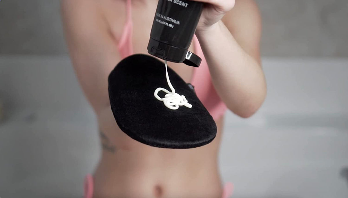 Bronze Tan Self Tanner Kit: Mitt, Exfoliating Mitt, Brush, Back Applicator